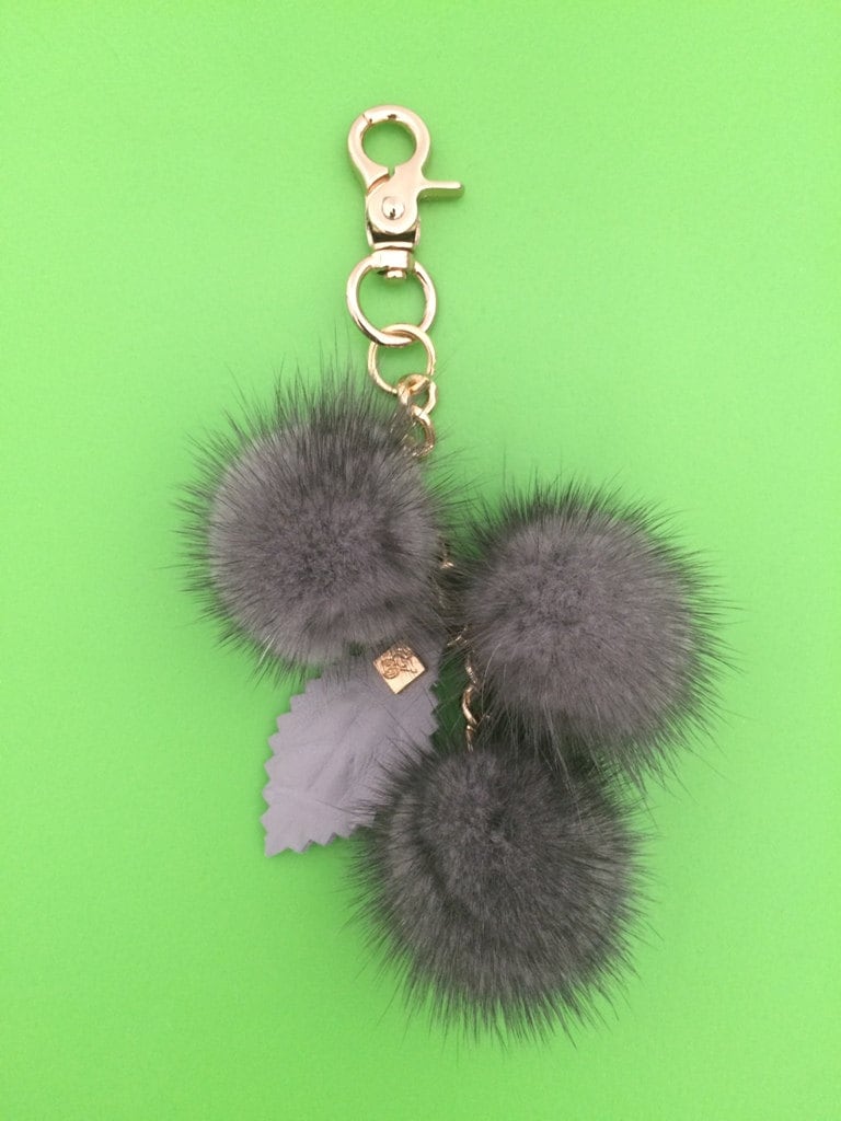 Blaue Iris Nerz Taschenanhänger Schlüsselanhänger Pompom Mit Kette Und Echtes Leder Blatt von QLeathercom