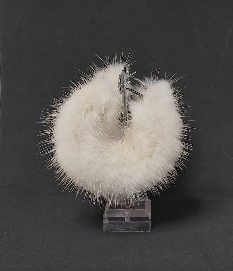 Creolen Ohrringe Mit Perle Nerz Pelz. Wrap Nerz Hoops in Beige Farbe Creolen Ohrringe Mit Perle Nerz Pelz. Wrap Nerz Hoops in Beige Farbe von QLeathercom