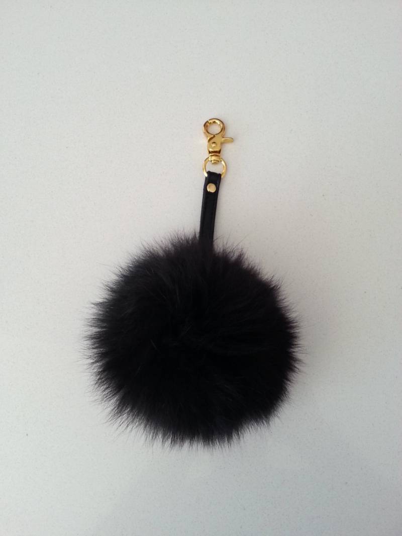 Echter Schwarzer Fuchs Schlüsselanhänger Pompom Mit Echtem Lederband Echter Schwarzer Fuchs Schlüsselanhänger Pompom Mit Echtem Lederband von QLeathercom