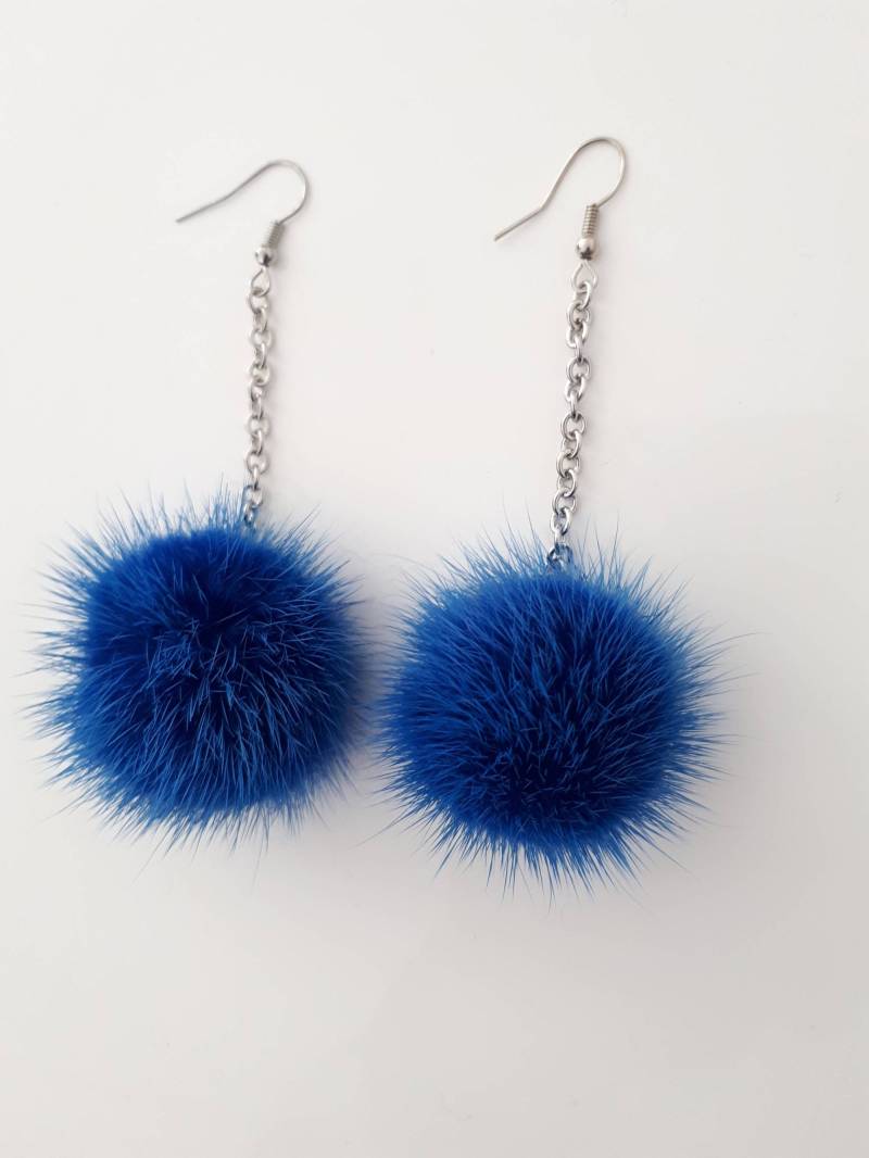 Ketten Ohrringe Mit Blauem Nerz Pompom. Nikelfreie Threader Hellblauer Fellbommel Ketten Ohrringe Mit Blauem Nerz Pompom. Nikelfreie Threader Hellblauer Fellbommel von QLeathercom