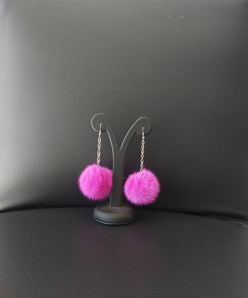 Lange Kettenohrringe Mit Fuchsia Pelzpompom. Nikelfreie Threader Ohrringe Hellrosa Nerzbommel Lange Kettenohrringe Mit Fuchsia Pelzpompom. Nikelfreie Threader Ohrringe Hellrosa Nerzbommel von QLeathercom