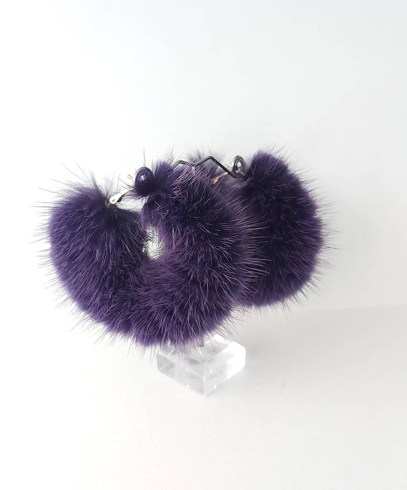 Lila Pelz Creolen Ohrringe. Statement Ohrringe Mit Gewickeltem Lila Nerzpelz Lila Pelz Creolen Ohrringe. Statement Ohrringe Mit Gewickeltem Lila Nerzpelz von QLeathercom