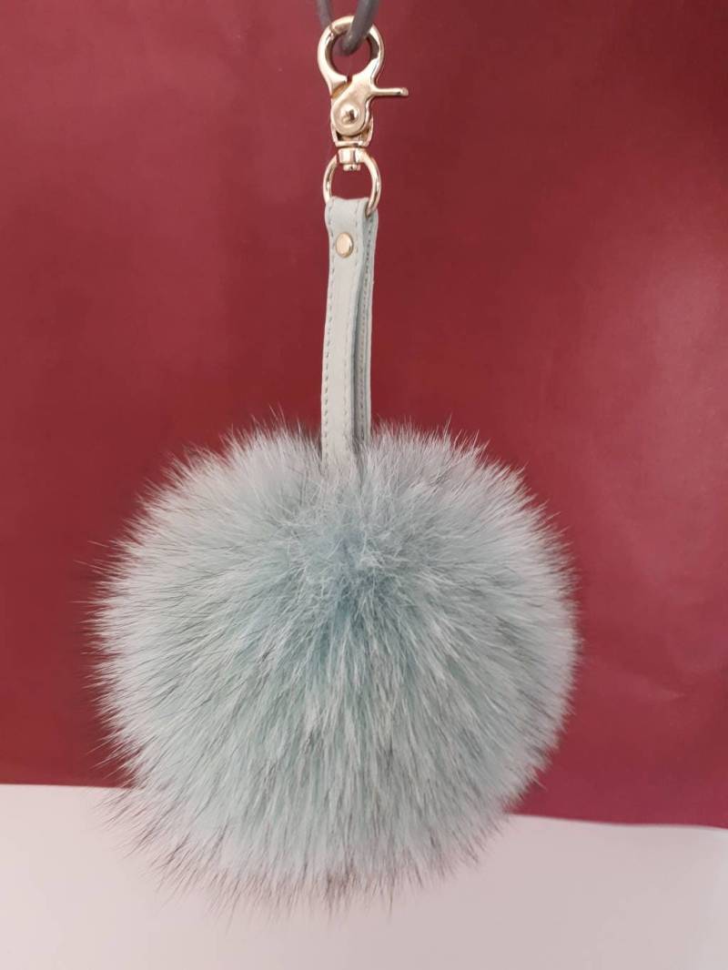 Mint Fuchspelz Schlüsselanhänger Pompom Mit Echt Lederband Mint Fuchspelz Schlüsselanhänger Pompom Mit Echt Lederband von QLeathercom