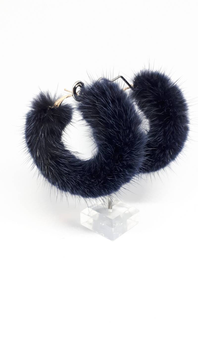 Navy Fell Creolen. Ohrringe Aus Messing Mit Nerzpelz. Wrap Nerz Hoops Navy Fell Creolen. Ohrringe Aus Messing Mit Nerzpelz. Wrap Nerz Hoops von QLeathercom