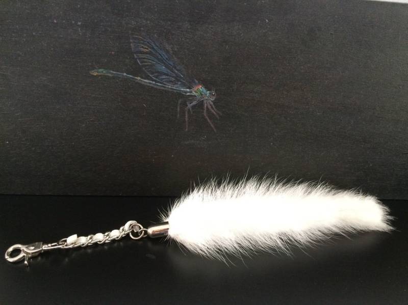 Weißer Nerz Schlüsselanhänger, Taschenanhänger Mit Kette Und Echtes Leder Weißer Nerz Schlüsselanhänger, Taschenanhänger Mit Kette Und Echtes Leder von QLeathercom