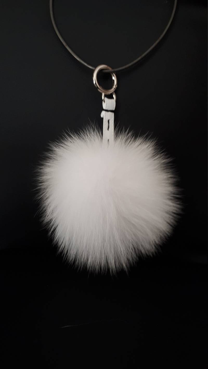 White Fuchspelz Schlüsselanhänger Pompon Mit Echtem Lederband, Echtpelz, Handgenähter D&o Clip von QLeathercom