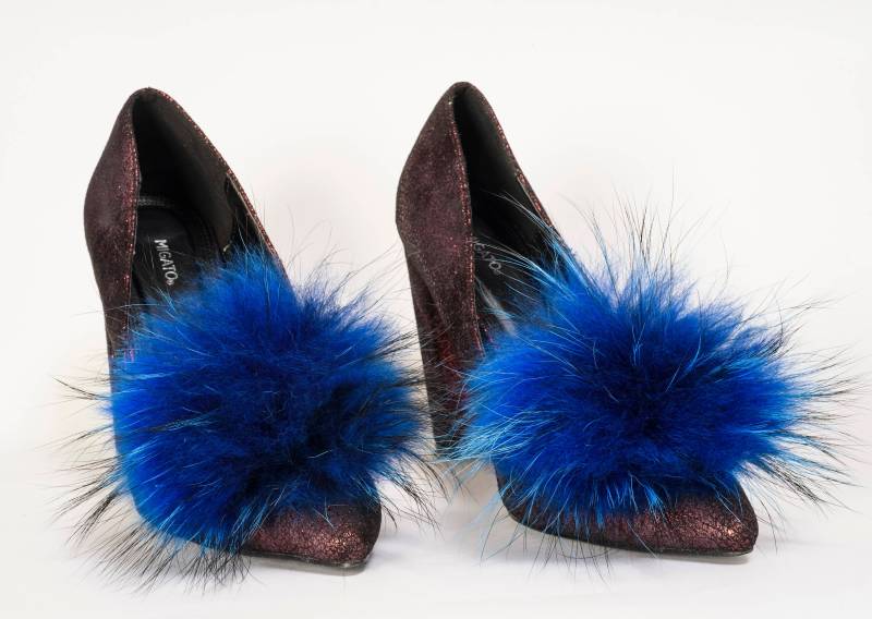 Zwei Hellblaue Pompon-Clips, Ein Paar Fellbommel, Geeignet Um Sie in Schuhe, Mützen, Shirts Und Vieles Mehr Zu Klipsen Zwei Hellblaue Pompon-Clips, Ein Paar Fellbommel, Geeignet Um Sie in Schuhe, Mützen, Shirts Und Vieles Mehr Zu Klipsen von QLeathercom
