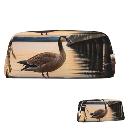 QMNEHJ Federmäppchen mit großem Fassungsvermögen, PU-Leder, Stifteetui, Wildgans von der Brücke, kleiner Reißverschluss, Schreibwaren-Tasche, ästhetische Stifttasche, tragbare Make-up-Tasche für von QMNEHJ