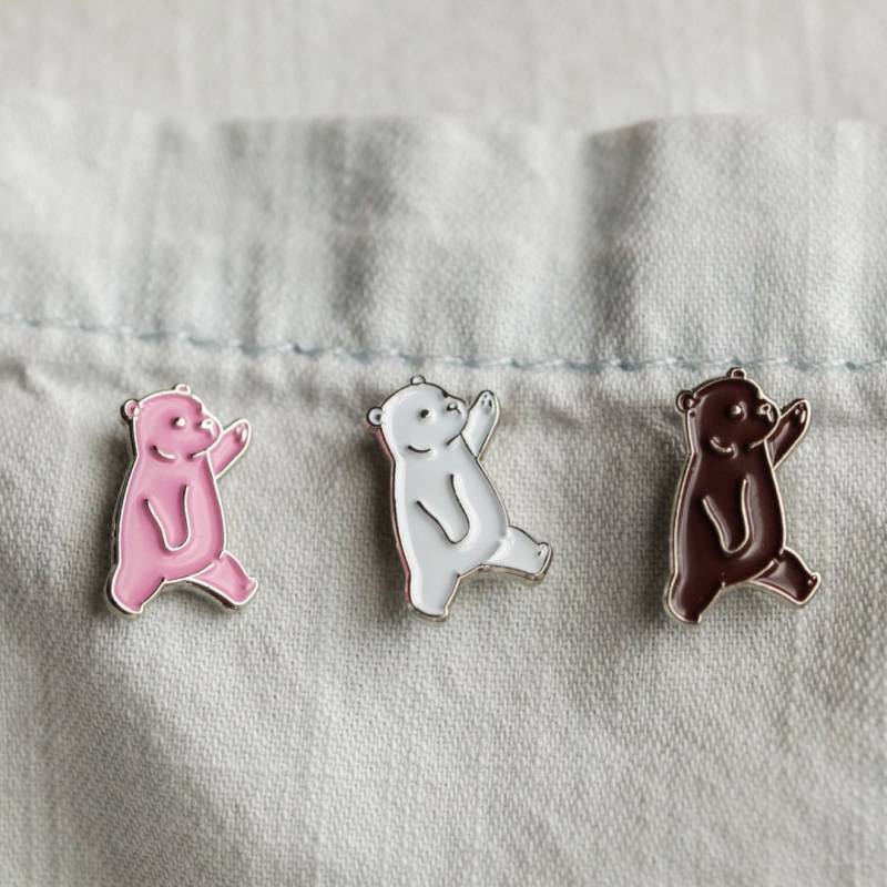 Eisbär Emaille Pin - Brosche - Weiß-Rosa-Braun - Mini Pin Eisbär Emaille Pin - Brosche - Weiß-Rosa-Braun - Mini Pin von QPin