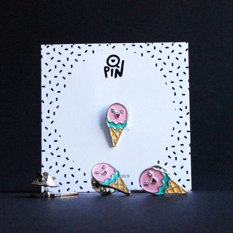 Eiscreme-Emaille-Anstecknadel - Eisbrosche Eiscreme-Emaille-Anstecknadel - Eisbrosche von QPin