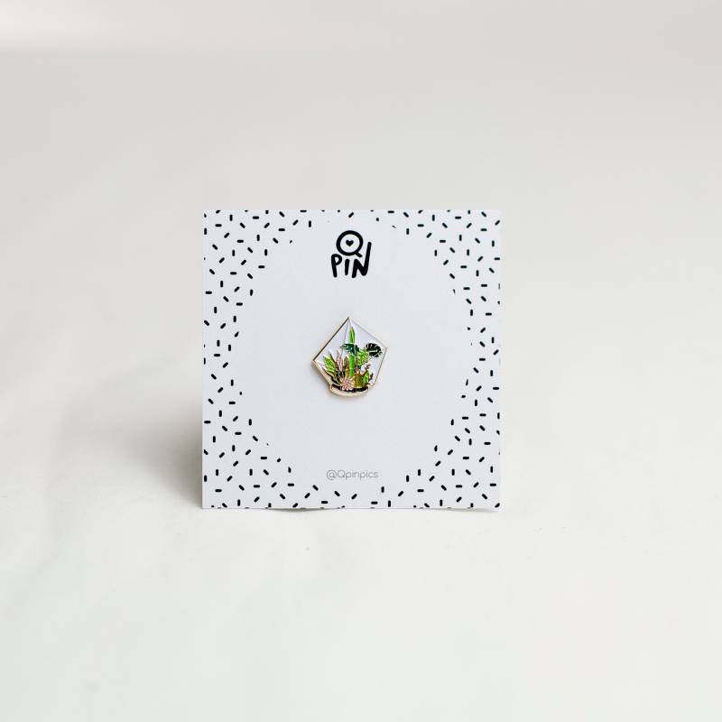 Terrarium Emaille Pin - Pflanzen Goldene Monstera Kaktus von QPin