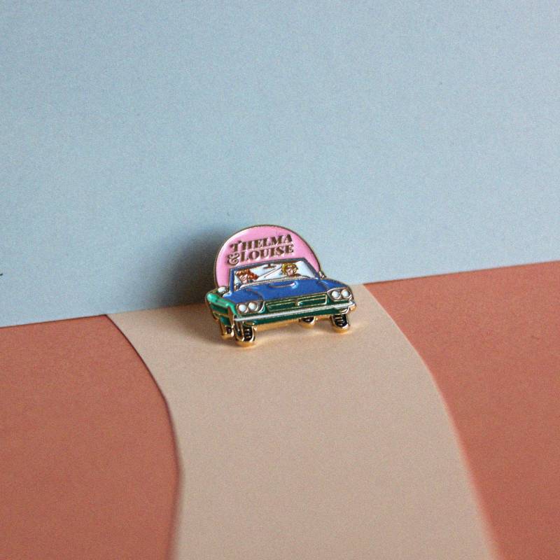 Thelma & Louise Emaille Pin - Girl Power Kino Filme 90Er Thelma & Louise Emaille Pin - Girl Power Kino Filme 90Er von QPin