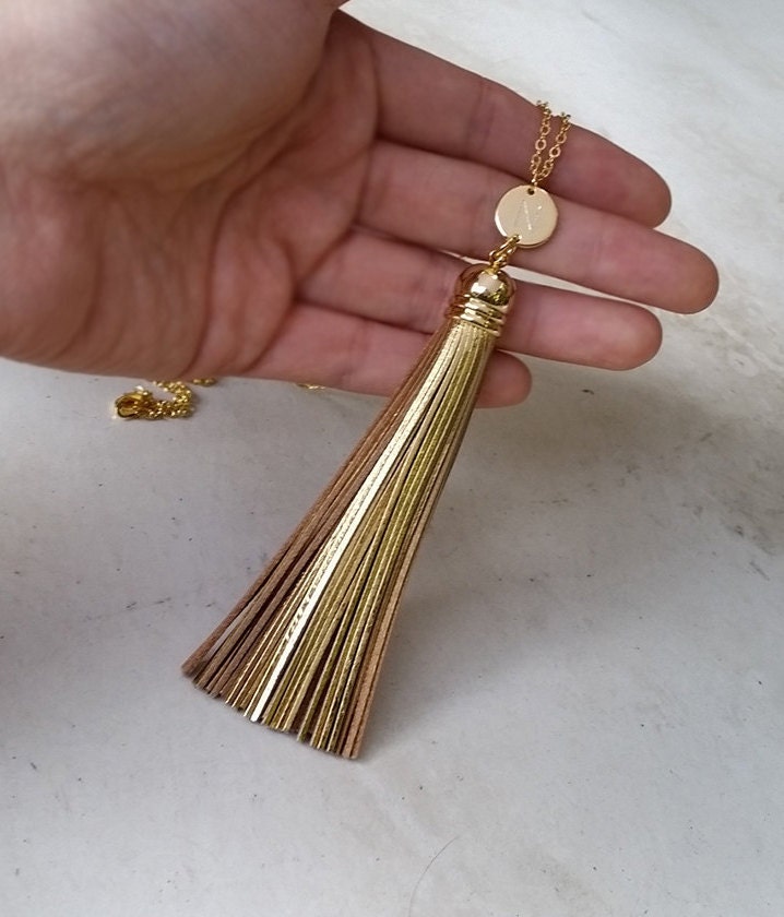 Benutzerdefinierte Echtes Leder Lange Gold Quaste Halskette, Personalisierte Hand Gestempelt Initial Abschluss Geschenk Benutzerdefinierte Echtes Leder Lange Gold Quaste Halskette, Personalisierte Hand Gestempelt Initial Abschluss Geschenk von QQ47