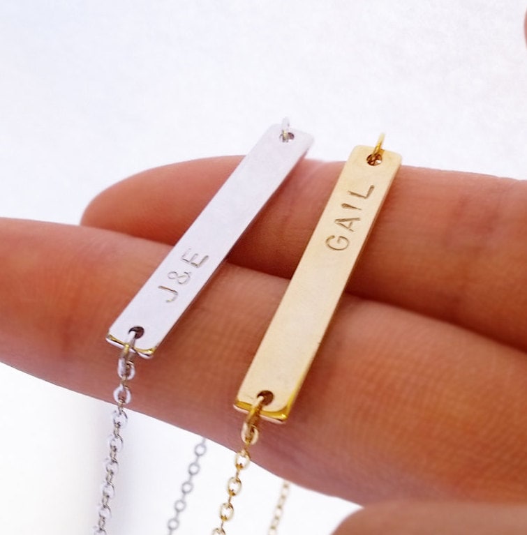 Benutzerdefinierte Namensschild Halskette, Personalisierte Gold Silber Name Buchstabe Charakter, Initial Hand Gestempelt Schmuck, Brautjungfer Benutzerdefinierte Namensschild Halskette, Personalisierte Gold Silber Name Buchstabe Charakter, Initial Hand Gestempelt Schmuck, Brautjungfer von QQ47