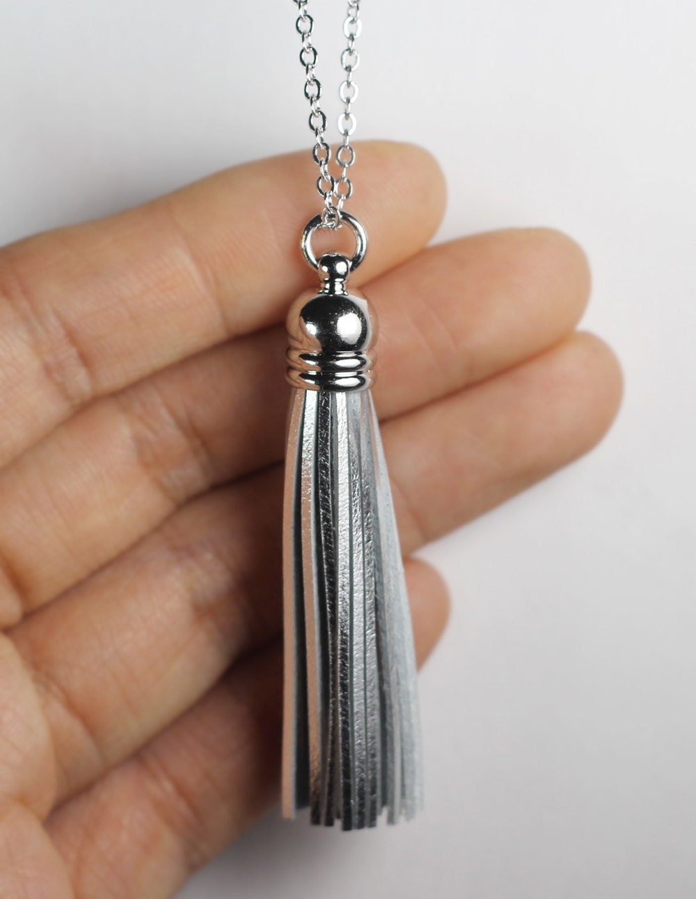 Echtes Leder Silber Quaste Halskette, Handgemachte Muttertagsgeschenke, Abschlussgeschenk Echtes Leder Silber Quaste Halskette, Handgemachte Muttertagsgeschenke, Abschlussgeschenk von QQ47