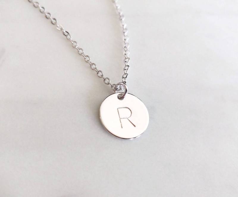 Personalisierte Zierliche Silber Hand Gestempelt Initial Disc Halskette, Benutzerdefinierte Buchstabe Münze, Stammbaum Monogramm Anhänger Personalisierte Zierliche Silber Hand Gestempelt Initial Disc Halskette, Benutzerdefinierte Buchstabe Münze, Stammbaum Monogramm Anhänger von QQ47