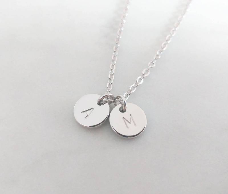 Personalisierte Zwei Kleine Runde Disc Halskette, Handgestempelt Gold, Silber, Rose Gold Initial Charm, Brautjungfer Geschenk, Bis Zu Viele Kreis Personalisierte Zwei Kleine Runde Disc Halskette, Handgestempelt Gold, Silber, Rose Gold Initial Charm, Brautjungfer Geschenk, Bis Zu Viele Kreis von QQ47