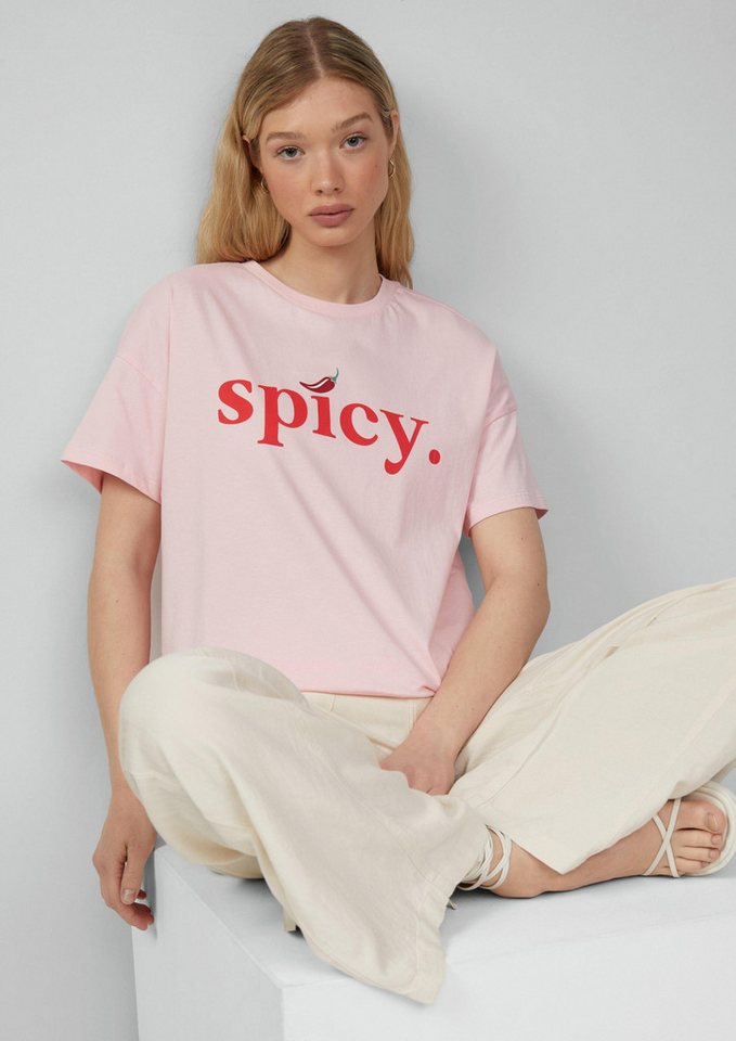 QS Kurzarmshirt T-Shirt Baumwollshirt mit überschnittener Schulter und Frontprint von QS