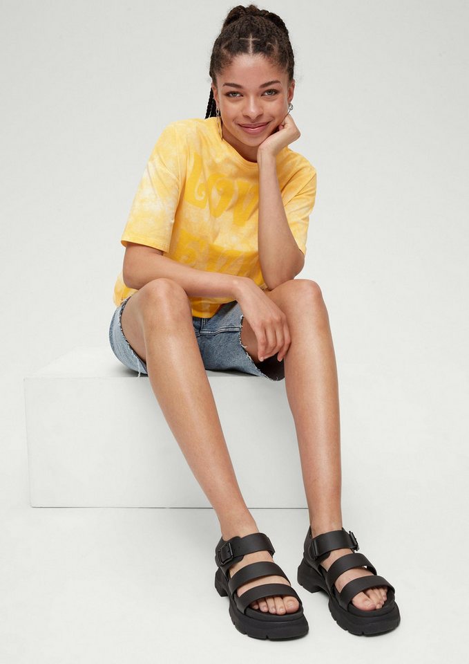 QS Kurzarmshirt T-Shirt Batikshirt mit Statement-Print von QS