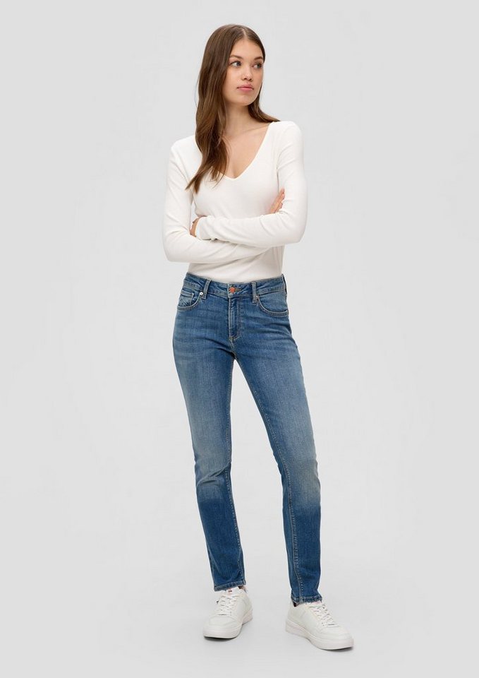 QS Stoffhose Jeans Catie / Slim Fit / Mid Rise / Slim Leg Waschung, Label-Patch von QS