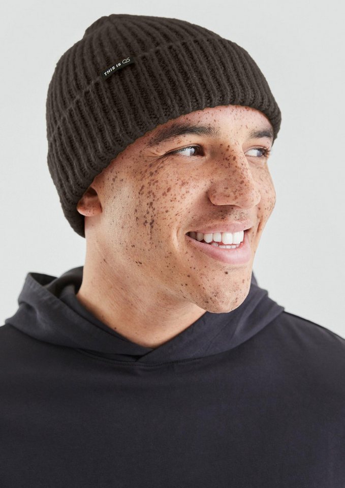 QS Strickmütze Mütze Strickmütze in grober Strickstruktur mir Logo von QS