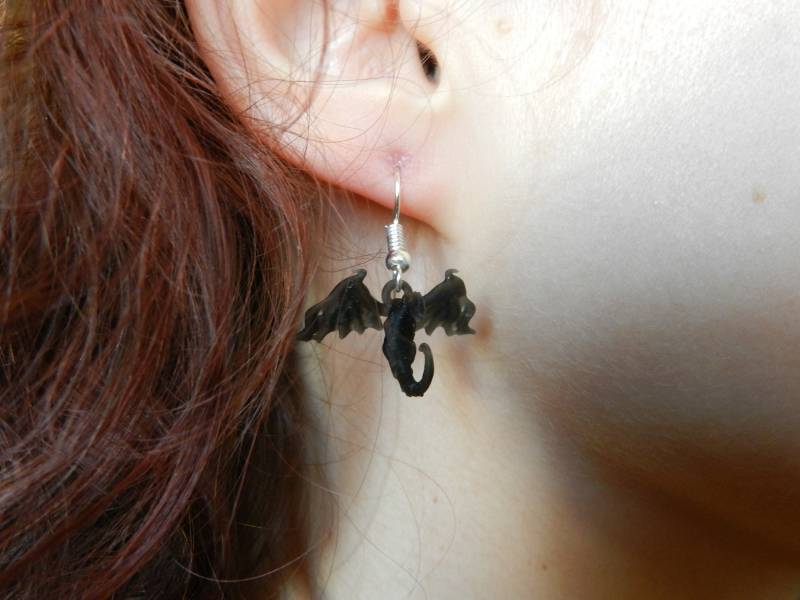 Ohrringe "Fliegende Drachen" in Schwarz Als Paar von QSpell