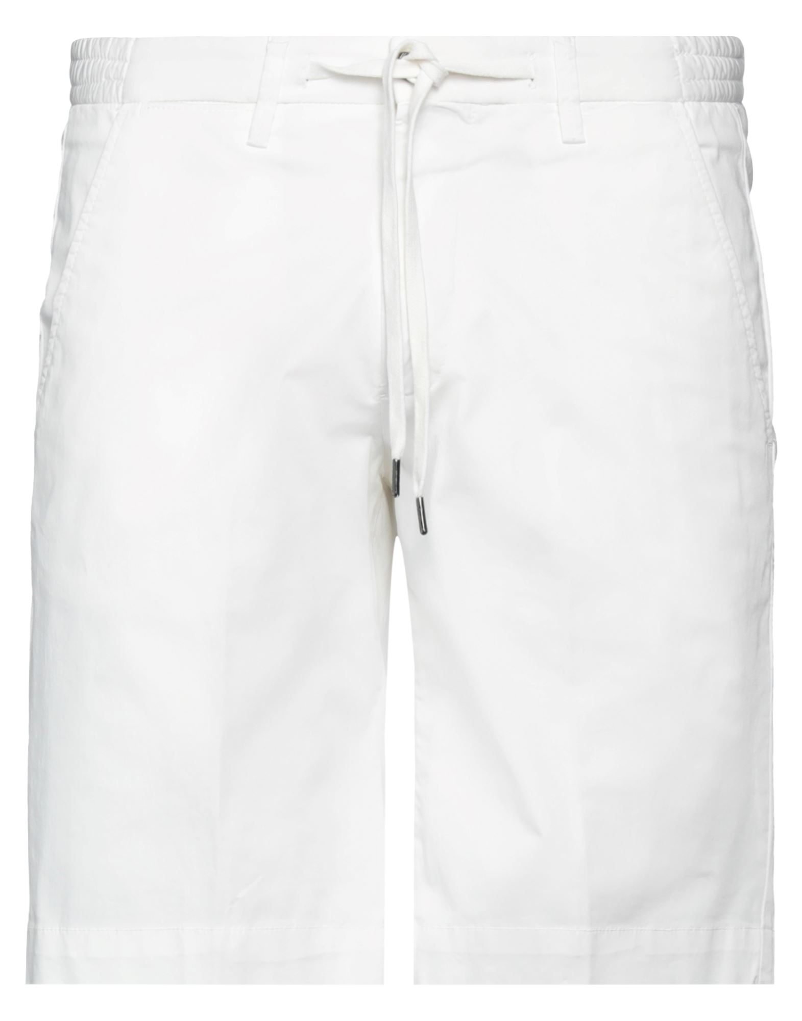 QUATTRO.DECIMI Shorts & Bermudashorts Herren Weiß QUATTRO.DECIMI Shorts & Bermudashorts Herren Weiß von QUATTRO.DECIMI