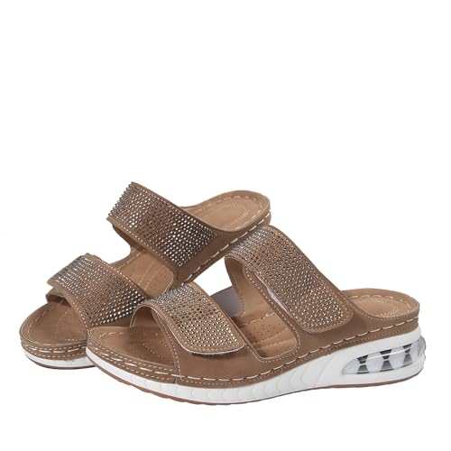 Qgtxf Damen Glitter Plattform Keil Slipper Runde Offene Zehe Strass Zwei Armband Sandalen mit Luftkissen Slip-On Strandschuhe(Brown,42 EU) von Qgtxf
