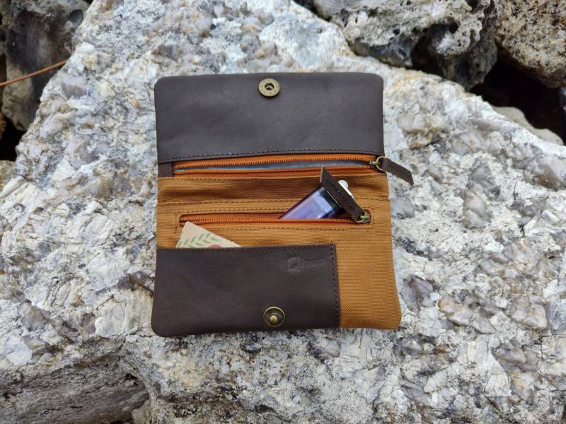 Handgefertigter Leder Tabakbeutel Brauner Raucherbeutel Portemonnaie von Qhiss