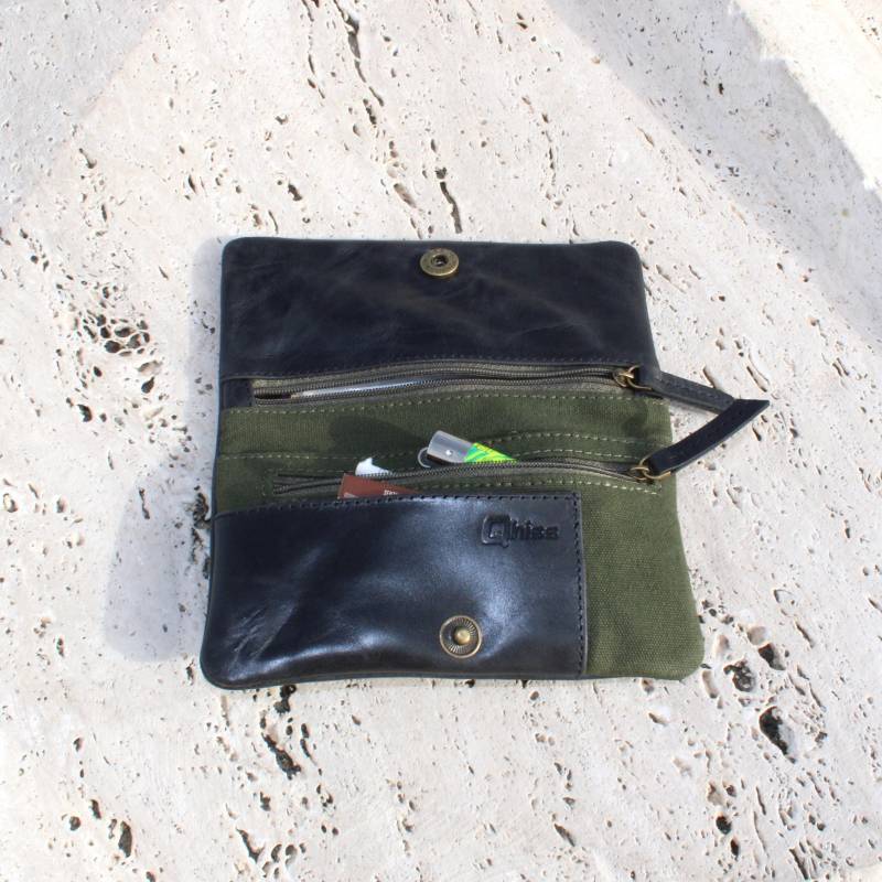 Handgefertigter Tabakbeutel Schwarzes Leder & Grünes Canvas Rauchertäschchen von Qhiss