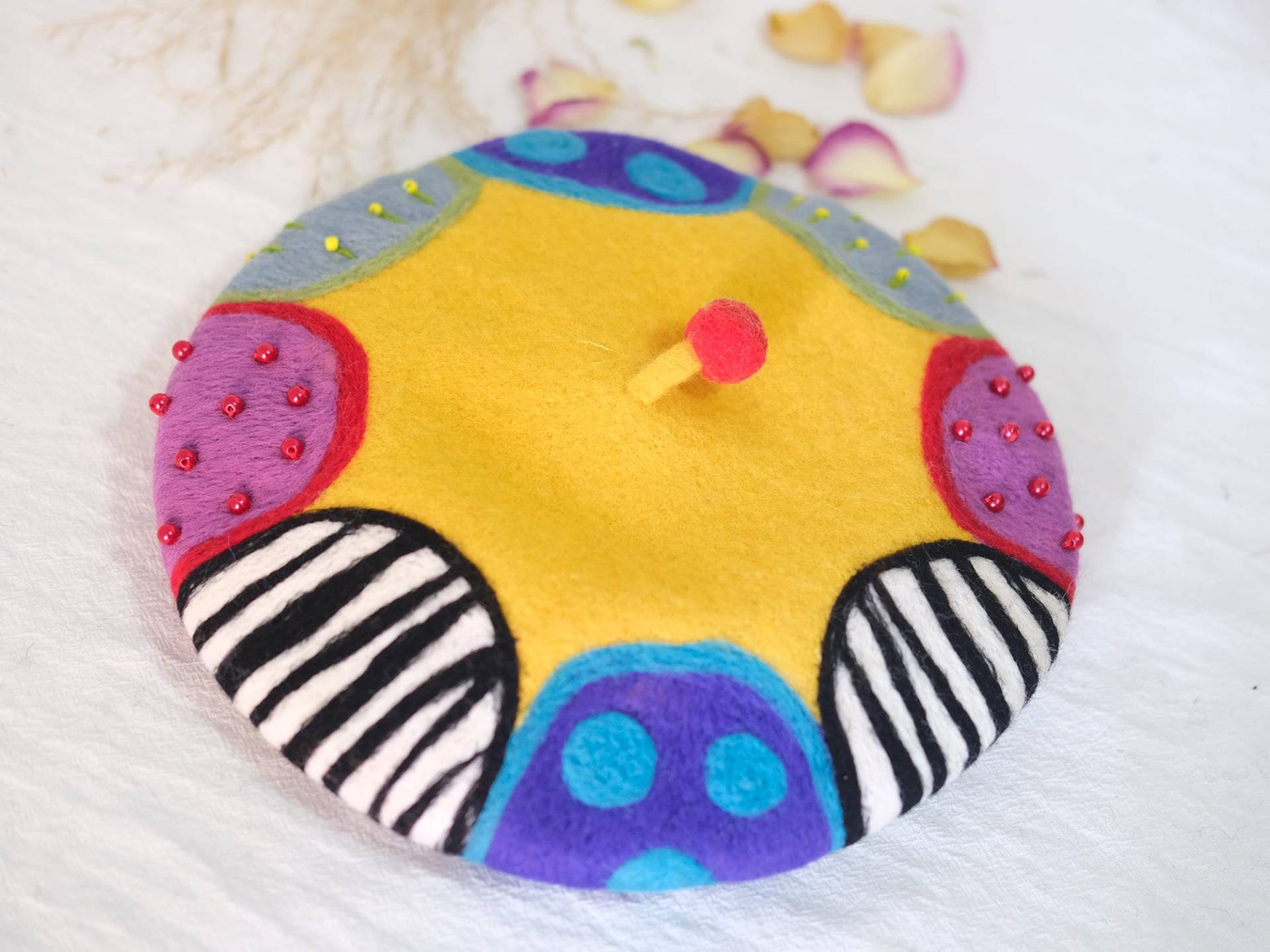 Handgemachte Nadel-Filz Woll-Barett Bunter Patchwork Hut von QiuleeHandmade