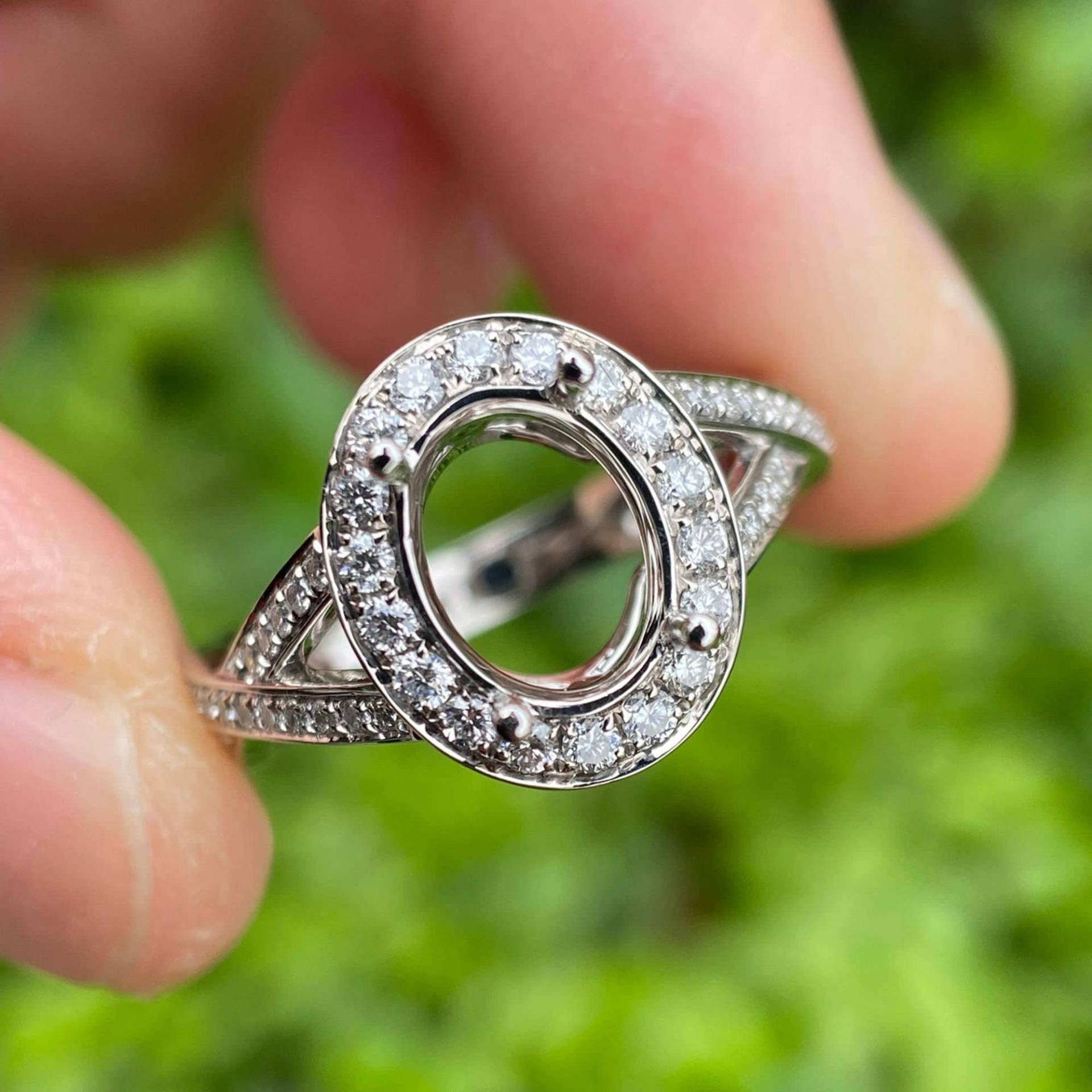 14K Gold Oval Halo Diamant Ring Halbe Ewigkeit Verlobung Semi Mount von Qrystaljewelry