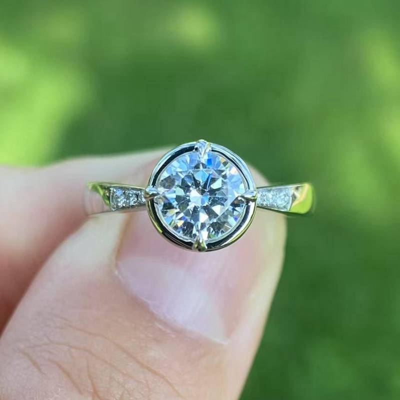 14K Weißgold 1 Karat Labor Gewachsener Diamant-Verlobungsring von Qrystaljewelry