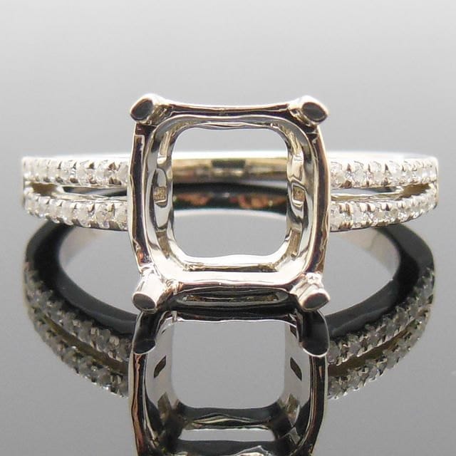 14K Weißgold Diamant Aufhängung Ring Kissenschliff, 8 Mm von Qrystaljewelry