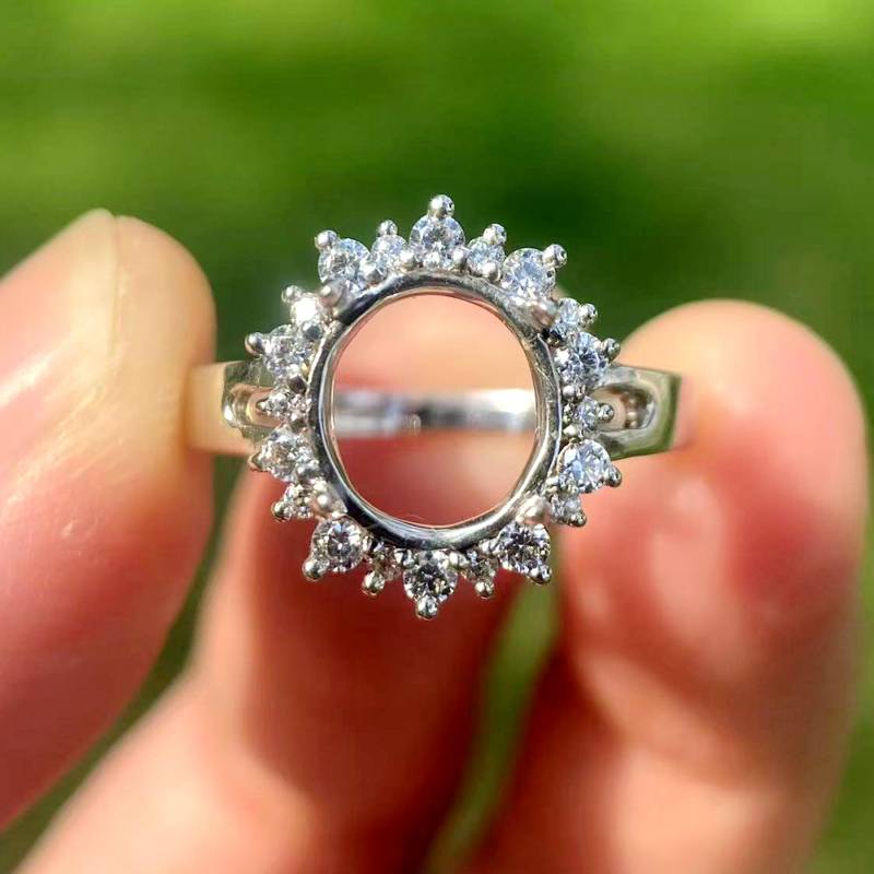 14K Weißgold Diamant Aufhängung Ring Oval 8 X 9 Mm Verlobungsring von Qrystaljewelry