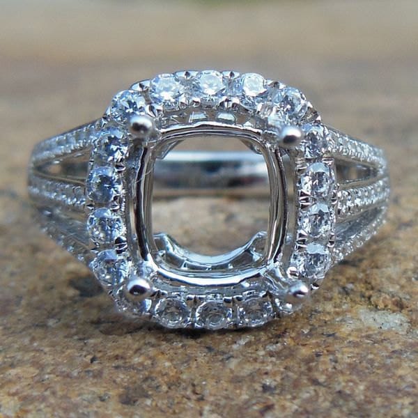 14K Weißgold Diamant Halo Semi Mount Ring Kissenschliff von Qrystaljewelry