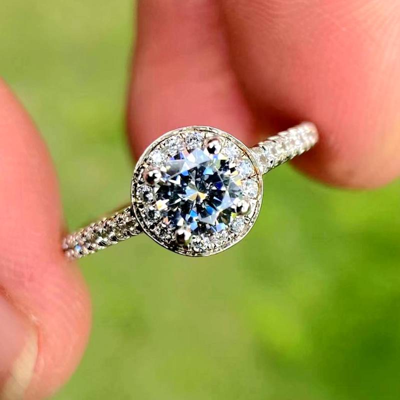 14K Weißgold Diamant Halo Verlobungsring - 5 Mm Rundschliff von Qrystaljewelry