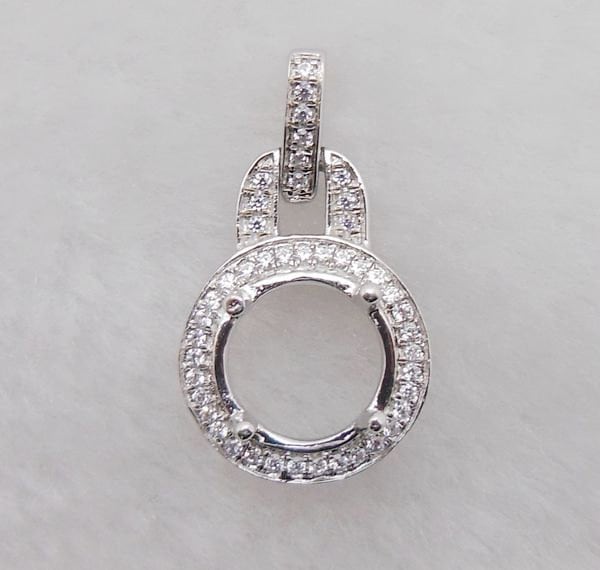 14K Weißgold Diamant Semi Mount Anhänger - 9 Mm Rund von Qrystaljewelry