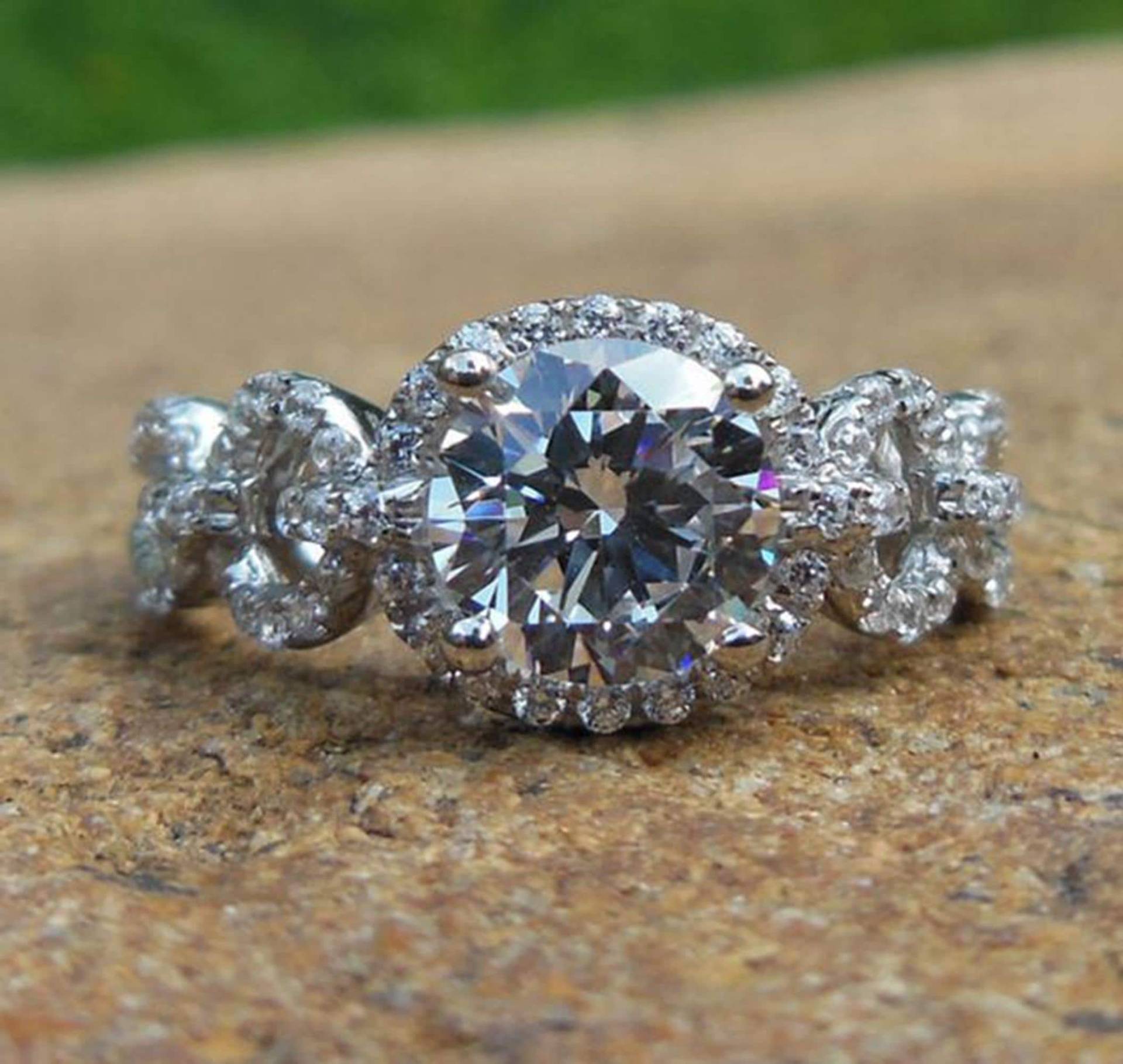 14K Weißgold Diamant Verlobungsring 0.30 Karat Seitensteine von Qrystaljewelry