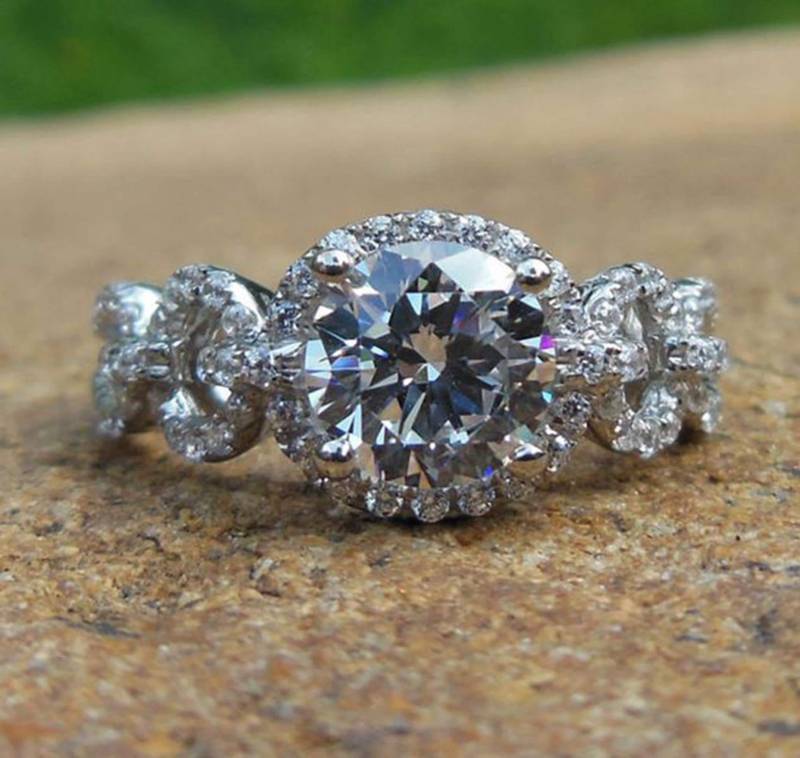 14K Weißgold Diamant Verlobungsring 0.30 Karat Seitensteine von Qrystaljewelry