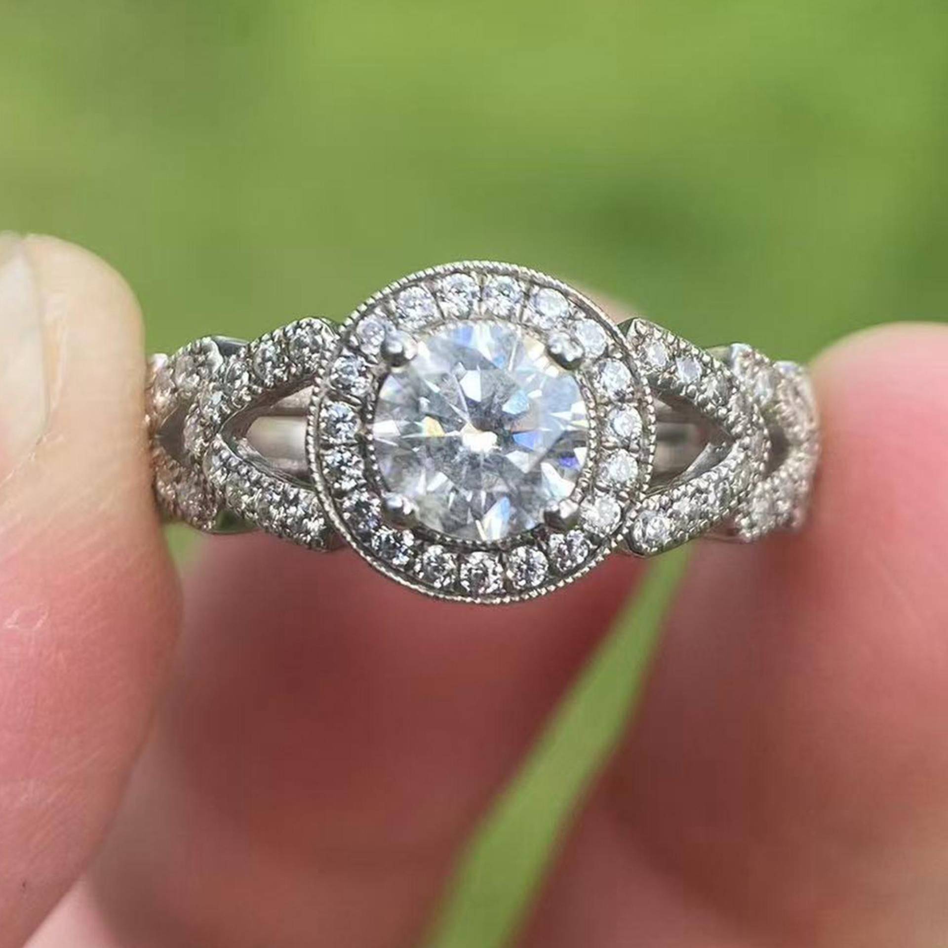 14K Weißgold Diamant Verlobungsring - 0.52 Karat Seitensteine von Qrystaljewelry