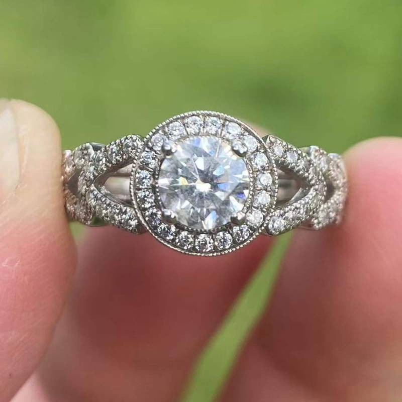 14K Weißgold Diamant Verlobungsring - 0.52 Karat Seitensteine von Qrystaljewelry