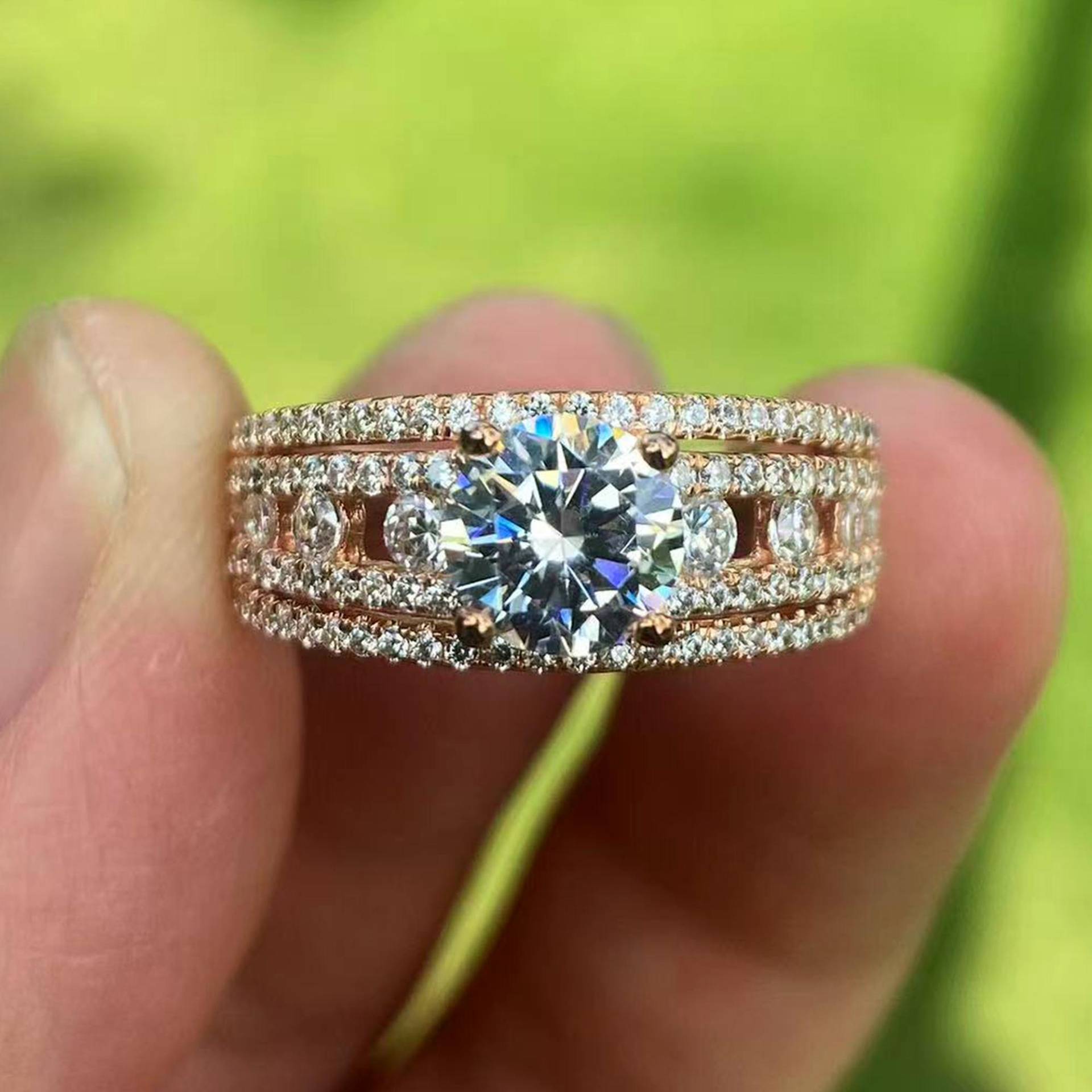 14K Weißgold Diamant-Verlobungsring - 6.5 Mm Runde Mitte von Qrystaljewelry