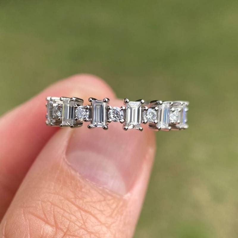 14K Weißgold Moissanit Ehering Baguette Jubiläumsring von Qrystaljewelry