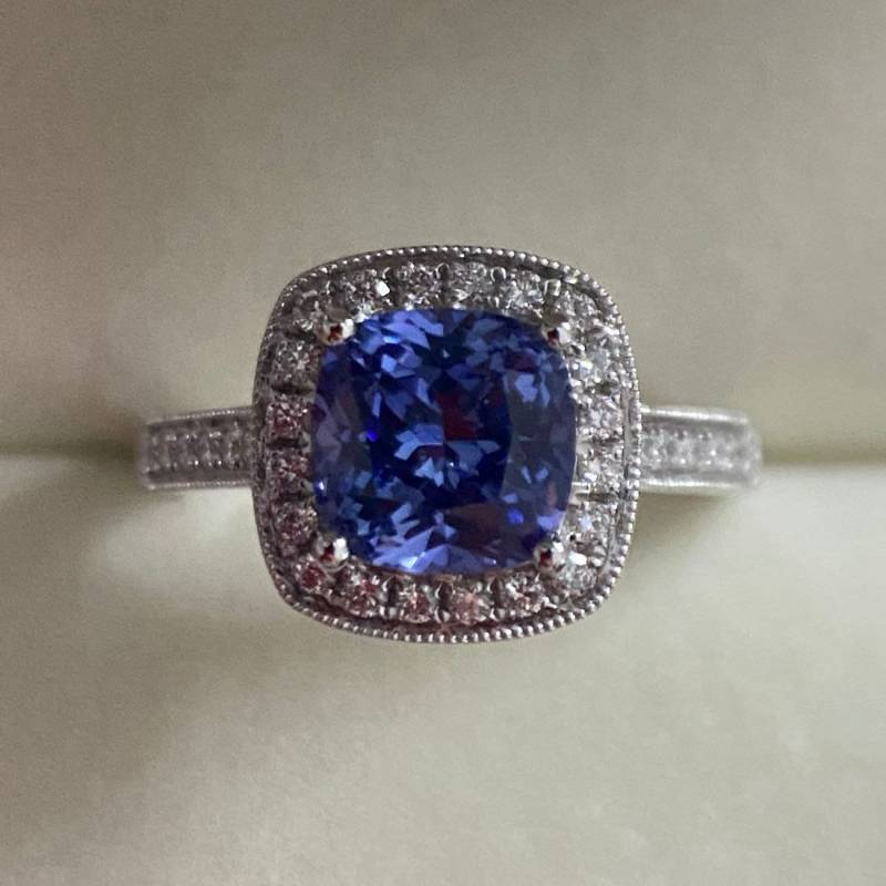 14K Weißgold Saphir Ring 7 Mm Diamant Milgrain Ring in Kissenschliff von Qrystaljewelry