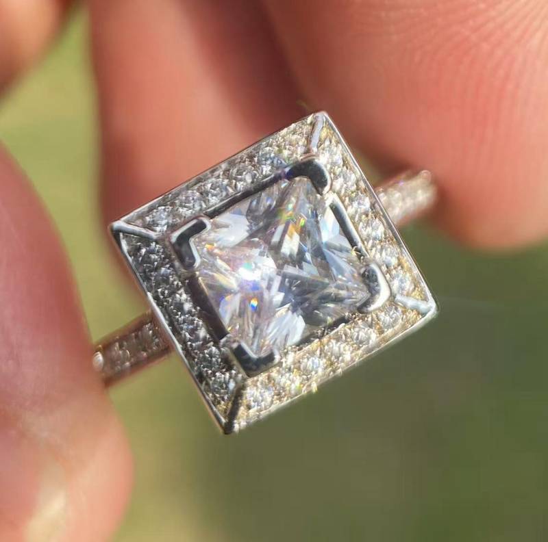 5.5 Mm Princess Cut Diamant Halo Verlobungsring von Qrystaljewelry