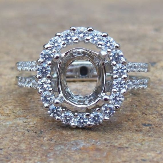 Diamant Halo Verlobungsring 14K Weißgold Oval Semi Mount von Qrystaljewelry
