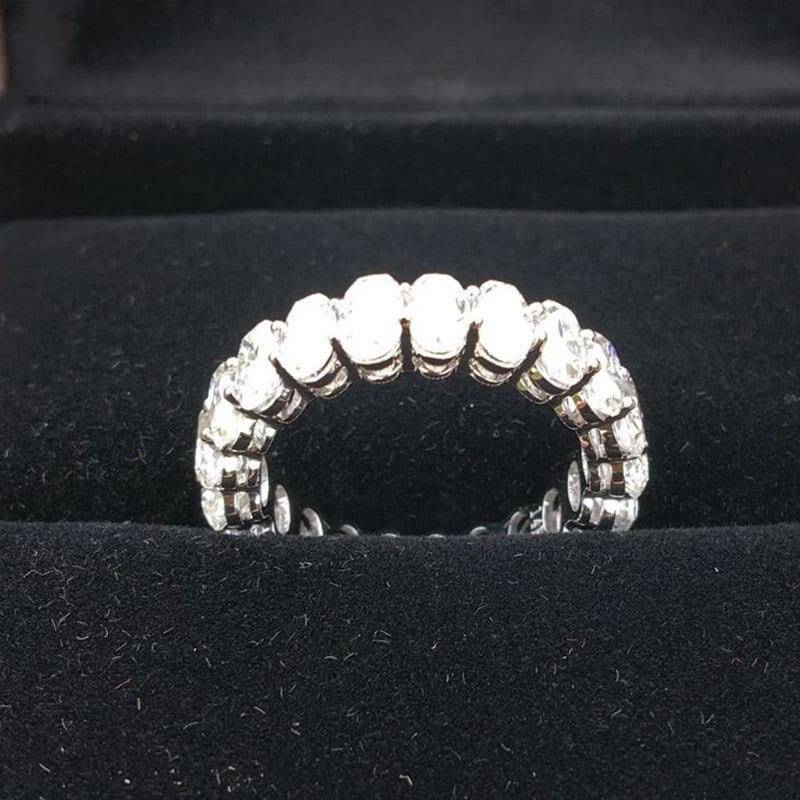 Moissanit Voll Eternity Band Vintage Oval 14K Weißgold Jubiläumsring von Qrystaljewelry