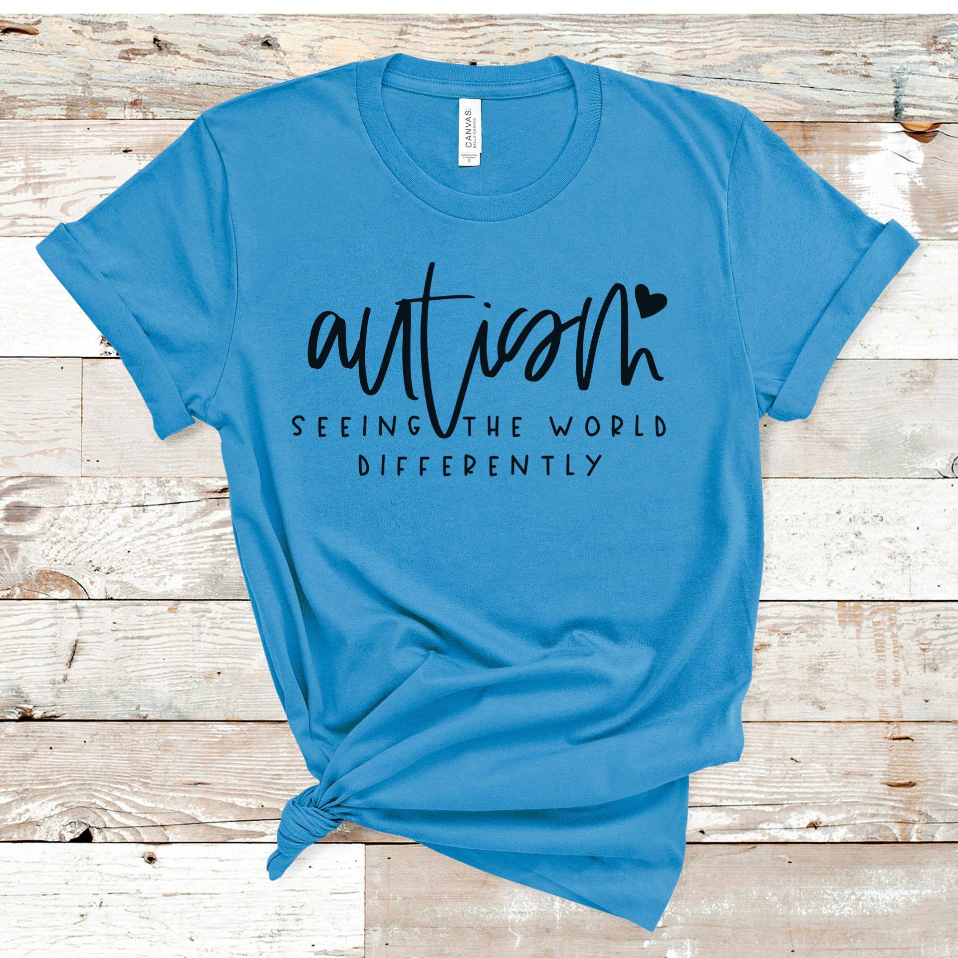 Autismus Akzeptanz Mom Shirt Bewusstsein Sehen Sie Die Welt Anders T Mutter Geschenk T-Shirt Held Frauen von QuailRunDesigns