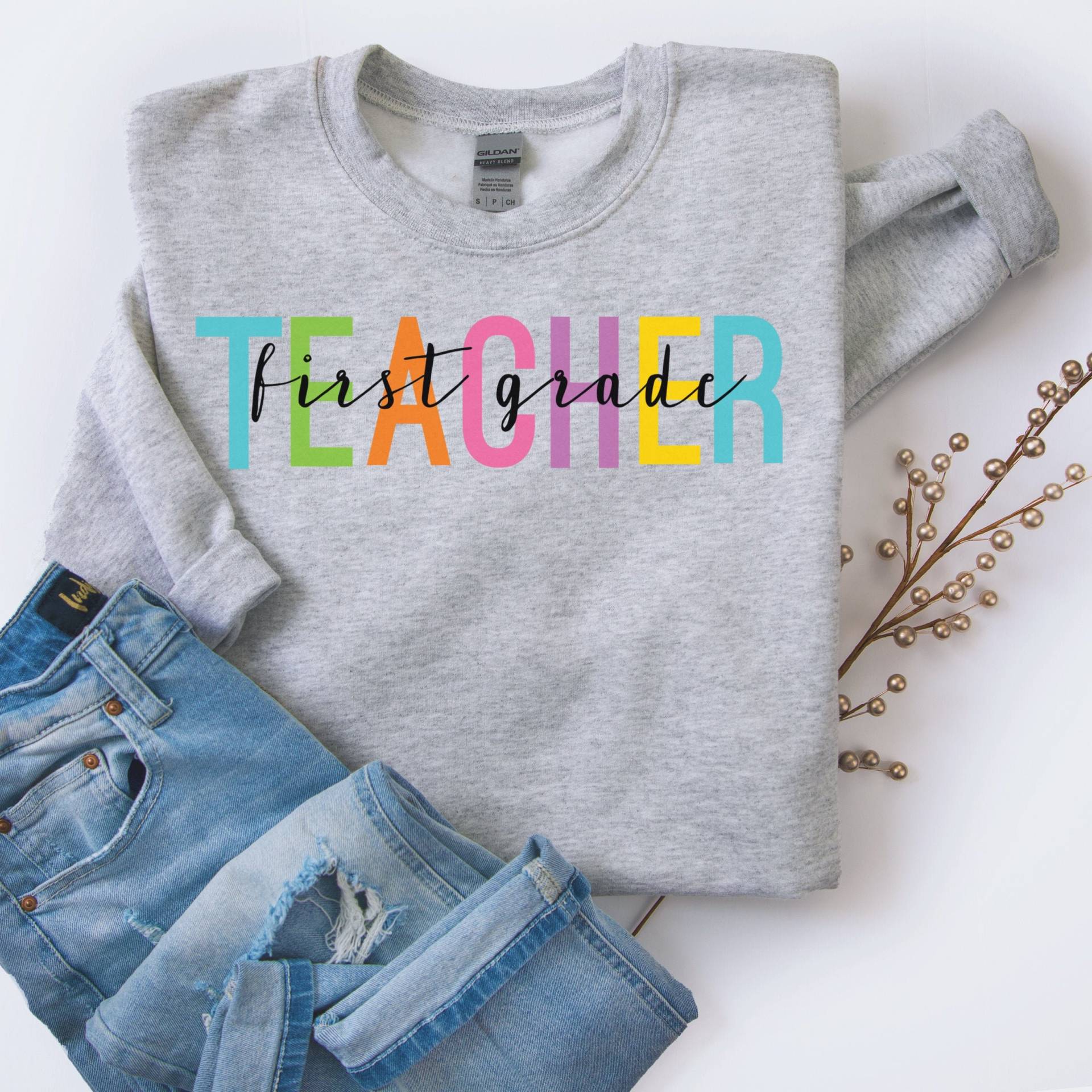 Erstklassige Lehrer Sweatshirt Schulhemden Zurück Zu Schullehrer Anerkennung Geschenke Grade Level Pullover 1st Squad Crew Cute Shirt Erstklassige Lehrer Sweatshirt Schulhemden Zurück Zu Schullehrer Anerkennung Geschenke Grade Level Pullover 1st Squad Crew Cute Shirt von QuailRunDesigns